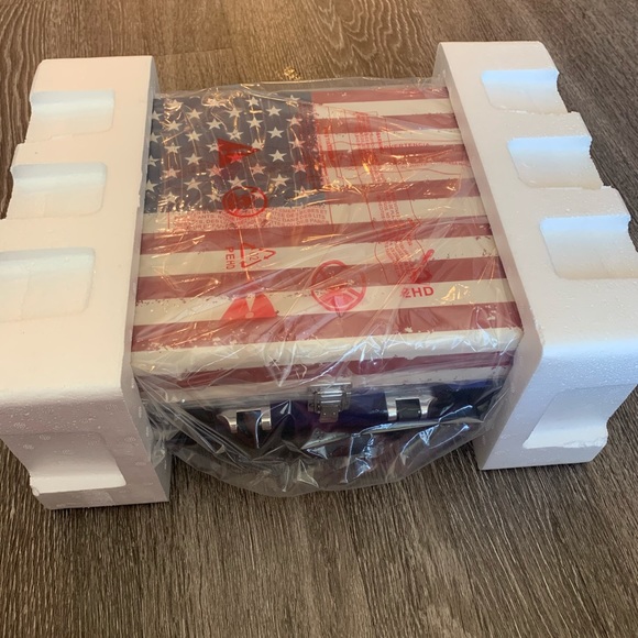 Victorla Bluetooth Turntable - Picture 2 of 5